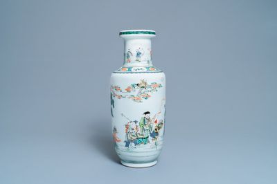 Un vase de forme rouleau en porcelaine de Chine famille verte, Kangxi