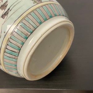 Un vase de forme rouleau en porcelaine de Chine famille verte, Kangxi — photo 19