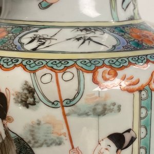 Un vase de forme rouleau en porcelaine de Chine famille verte, Kangxi — photo 9