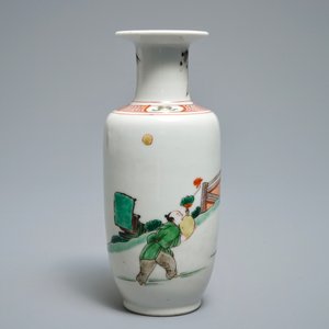 Un vase de forme rouleau en porcelaine de Chine famille verte, Kangxi — photo 2