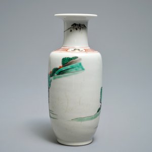 Un vase de forme rouleau en porcelaine de Chine famille verte, Kangxi — photo 3