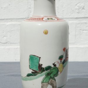 Un vase de forme rouleau en porcelaine de Chine famille verte, Kangxi — photo 10