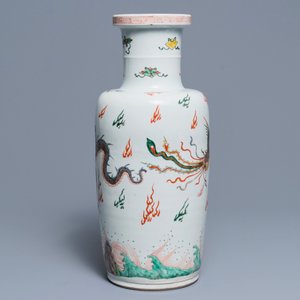 Un vase de forme rouleau en porcelaine de Chine famille verte, marque et époque de Kangxi — photo 3