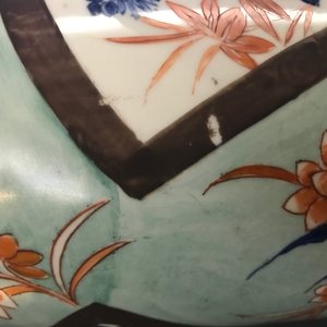 Un vase de forme rouleau en porcelaine de Chine surdécoré en Europe, époque Transition — photo 11