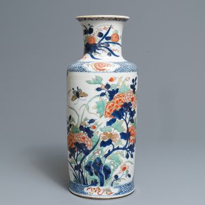 Un vase de forme rouleau en porcelaine de Chine verte-Imari, Kangxi — photo 2