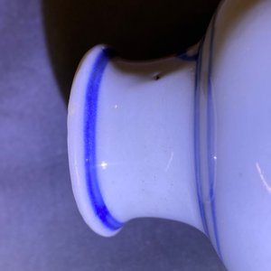 Un vase de forme rouleau en porcelaine de Chine wucai, époque Transition — photo 8