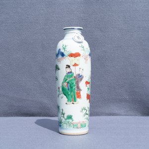 Un vase de forme rouleau en porcelaine de Chine wucai, époque Transition — photo 7