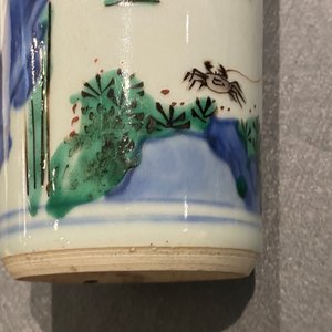 Un vase de forme rouleau en porcelaine de Chine wucai, époque Transition — photo 29