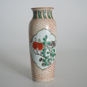 Un vase de forme rouleau en porcelaine de Chine wucai, époque Transition — photo 9