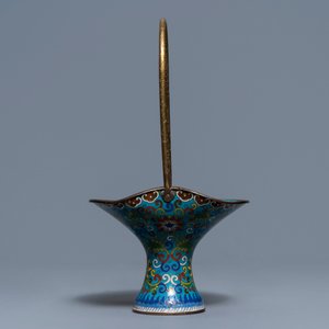 Un vase de forme rouleau et quatre jardinières en émaux cloisonnés, Chine, 19/20ème — photo 11