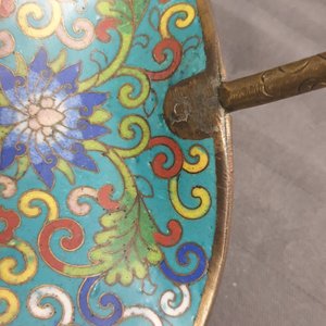 Un vase de forme rouleau et quatre jardinières en émaux cloisonnés, Chine, 19/20ème — photo 43