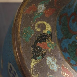 Un vase de forme rouleau et quatre jardinières en émaux cloisonnés, Chine, 19/20ème — photo 48