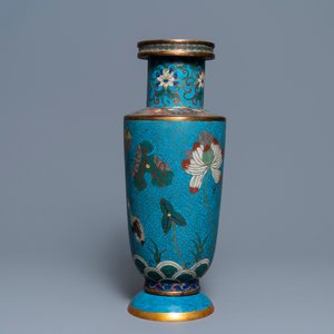 Un vase de forme rouleau et quatre jardinières en émaux cloisonnés, Chine, 19/20ème — photo 5