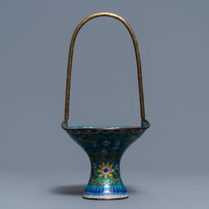 Un vase de forme rouleau et quatre jardinières en émaux cloisonnés, Chine, 19/20ème — photo 10