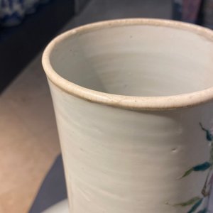 Un vase de forme 'tianqiu ping' en porcelaine de Chine famille rose à décor de neuf pêches, marque de Qianlong, 19ème — photo 17