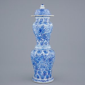 Un vase de forme très rare en porcelaine de Chine bleu et blanc, Kangxi — photo 2