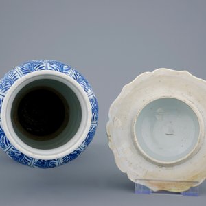 Un vase de forme très rare en porcelaine de Chine bleu et blanc, Kangxi — photo 5