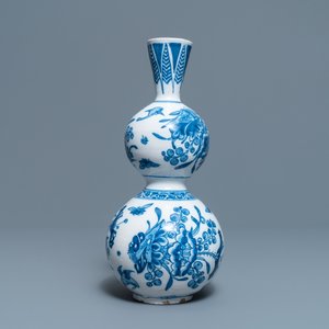 Un vase de forme triple gourde en faïence de Delft bleu et blanc, fin du 17ème — photo 4