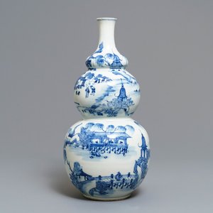 Un vase de forme triple gourde en porcelaine de Chine bleu et blanc, 19ème — photo 1