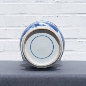 Un vase de forme yenyen en porcelaine de Chine bleu et blanc à décor de cerfs et grues, Kangxi — photo 18