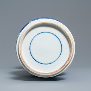 Un vase de forme yenyen en porcelaine de Chine bleu et blanc à décor de cerfs et grues, Kangxi — photo 6