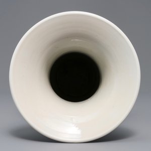 Un vase de forme yenyen en porcelaine de Chine bleu et blanc à décor de cerfs et grues, Kangxi — photo 5