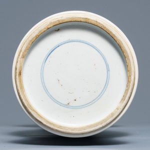 Un vase de forme yenyen en porcelaine de Chine bleu et blanc, Kangxi — photo 6