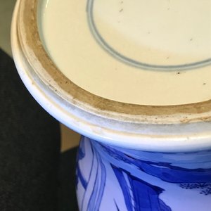 Un vase de forme yenyen en porcelaine de Chine bleu et blanc, Kangxi — photo 7