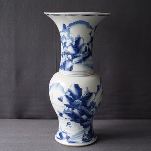 Un vase de forme yenyen en porcelaine de Chine bleu et blanc, Kangxi — photo 18
