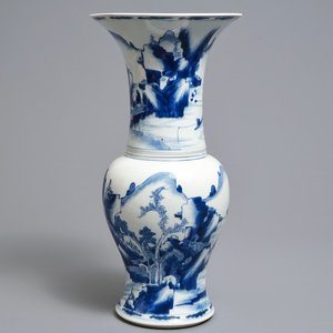 Un vase de forme yenyen en porcelaine de Chine bleu et blanc, Kangxi — photo 1