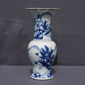 Un vase de forme yenyen en porcelaine de Chine bleu et blanc, Kangxi — photo 23