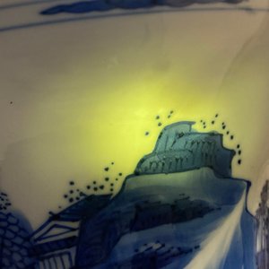 Un vase de forme yenyen en porcelaine de Chine en bleu et blanc à décor d'un paysage fluvial, Kangxi — photo 13