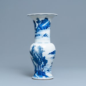 Un vase de forme yenyen en porcelaine de Chine en bleu et blanc à décor d'un paysage fluvial, Kangxi — photo 2