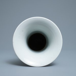 Un vase de forme yenyen en porcelaine de Chine en bleu et blanc, Kangxi — photo 5