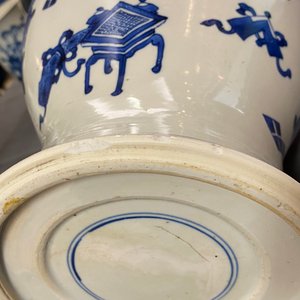 Un vase de forme yenyen en porcelaine de Chine en bleu et blanc, Kangxi — photo 8