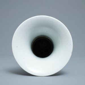 Un vase de forme yenyen en porcelaine de Chine en bleu et blanc, Kangxi — photo 5
