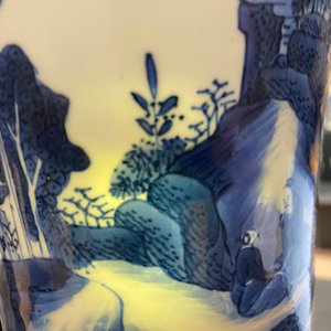 Un vase de forme yenyen en porcelaine de Chine en bleu et blanc, Kangxi — photo 13