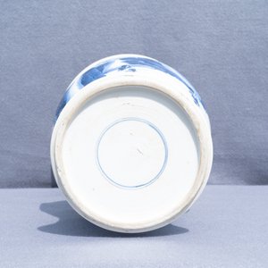 Un vase de forme yenyen en porcelaine de Chine en bleu et blanc, Kangxi — photo 23