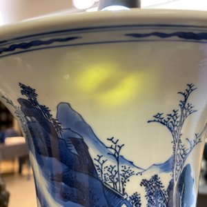 Un vase de forme yenyen en porcelaine de Chine en bleu et blanc, Kangxi — photo 8
