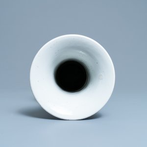 Un vase de forme yenyen en porcelaine de Chine en bleu et blanc, Kangxi — photo 5