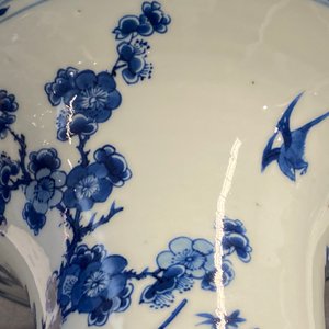 Un vase de forme yenyen en porcelaine de Chine en bleu et blanc, Kangxi — photo 19