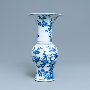 Un vase de forme yenyen en porcelaine de Chine en bleu et blanc, Kangxi — photo 2