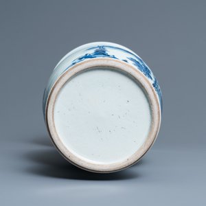 Un vase de forme 'yenyen' en porcelaine de Chine en bleu et blanc, Kangxi — photo 6