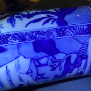 Un vase de forme 'yenyen' en porcelaine de Chine en bleu et blanc, Kangxi — photo 15