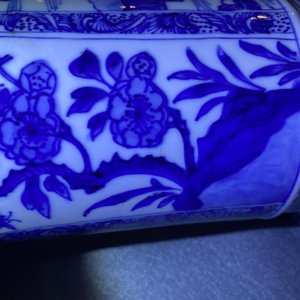 Un vase de forme 'yenyen' en porcelaine de Chine en bleu et blanc, Kangxi — photo 17