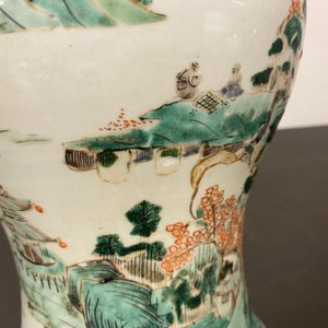 Un vase de forme 'yenyen' en porcelaine de Chine famille verte, Kangxi — photo 14
