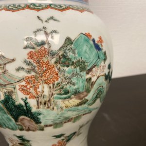 Un vase de forme 'yenyen' en porcelaine de Chine famille verte, Kangxi — photo 19