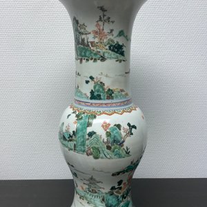 Un vase de forme 'yenyen' en porcelaine de Chine famille verte, Kangxi — photo 23