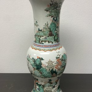 Un vase de forme 'yenyen' en porcelaine de Chine famille verte, Kangxi — photo 26