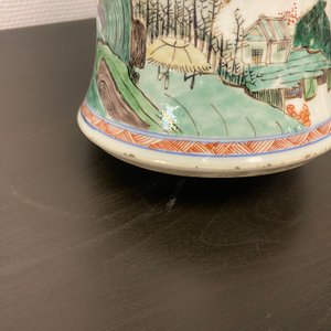 Un vase de forme 'yenyen' en porcelaine de Chine famille verte, Kangxi — photo 10